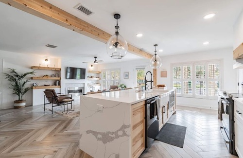 Carrollwood House | Serene and private "Paradise Palms" with Pool near Lake Carroll Park