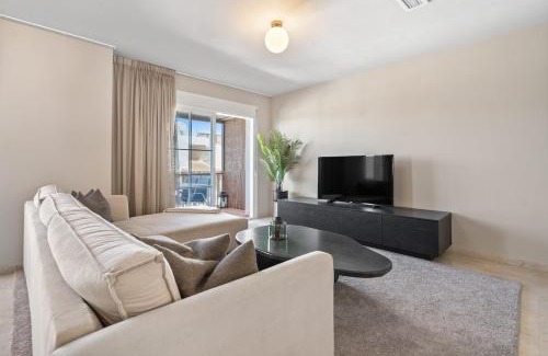 Istan Apartment | Serene Apartment near Marbella Lake Views RDR495