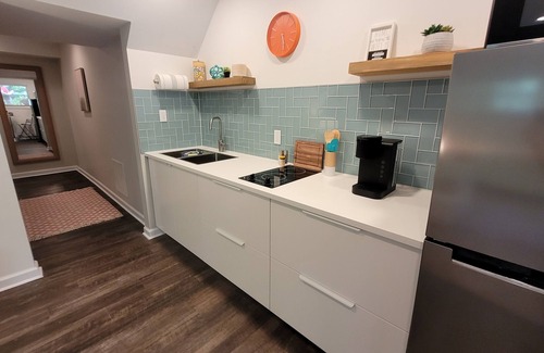 Lynchburg Apartment | Serene Apt With Lots of Green - Stroll to Starbucks- Relax on the Patio!