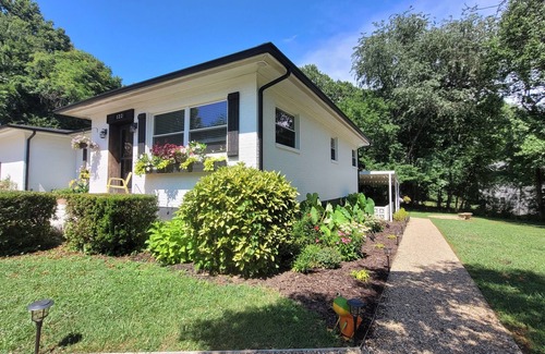 Lynchburg Apartment | Serene Apt With Lots of Green - Stroll to Starbucks- Relax on the Patio!