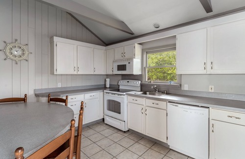 Southold House | Serene bay front home with a private beach, deck, board games, & washer/dryer