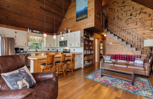 Deep Gap Cabin | Serene Cabin - Sleeps 8, 3 BR, 3 BA, Spectacular VIEWS, Family and Pet Friendly