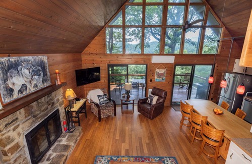 Deep Gap Cabin | Serene Cabin - Sleeps 8, 3 BR, 3 BA, Spectacular VIEWS, Family and Pet Friendly