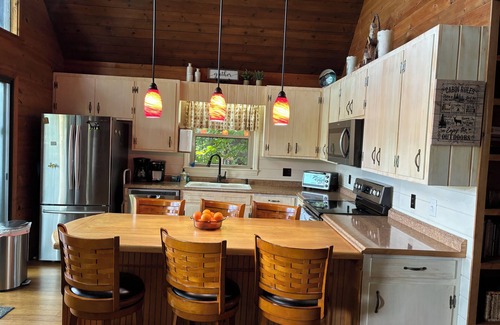 Deep Gap Cabin | Serene Cabin - Sleeps 8, 3 BR, 3 BA, Spectacular VIEWS, Family and Pet Friendly