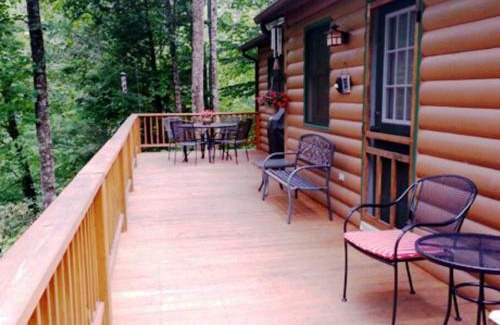 Fleetwood House | Serene & Cozy - Peaceful View - Fireplace - Creek