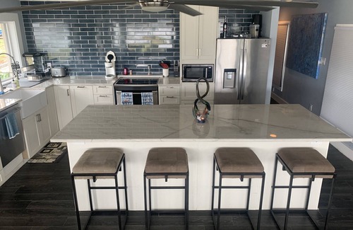 Kingsland Cottage | Serene custom home on an expansive 290’ of majestic Lake LBJ shoreline.