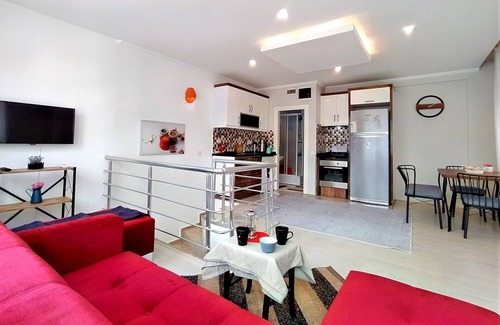 Konyaalti Apartment | Serene Flat w Backyard 5 min to Konyaalti Beach
