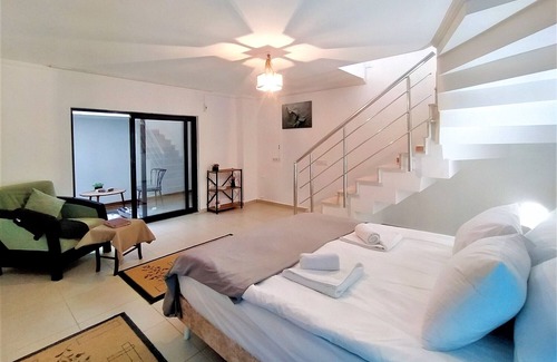 Konyaalti Apartment | Serene Flat w Backyard 5 min to Konyaalti Beach