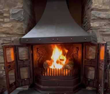 Tregaron House | Serene Golygfar Cottage Retreat in Ystrad Meurig