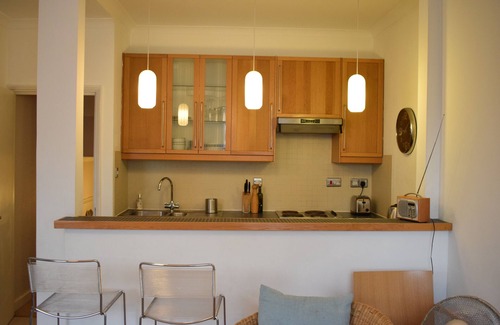 Campden Apartment | Serene Hidden Gem in the Heart of Kensington