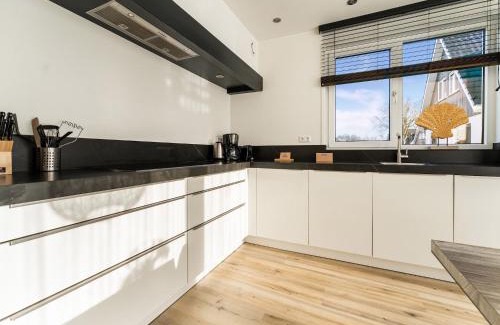 De Koog House | Serene Holiday Home in De Koog Texel with Sauna
