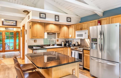 Juneau House | Serene Home with Ocean View