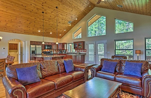 Pinetop-Lakeside Cabin | Serene Lakeside Cabin w/Decks + Edler Lake Views!