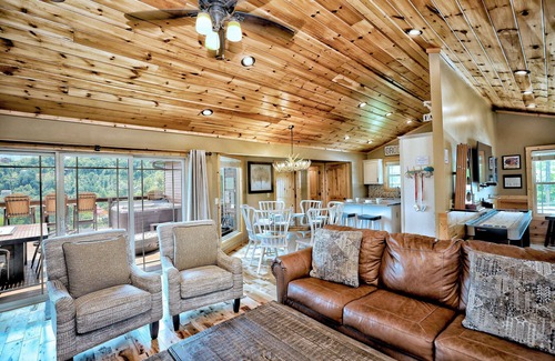 Chalet Village North Cabin | SERENE Luxury Cabin! BREATHTAKING Views! Huge Deck! Fire pit! Hot Tub! Near town