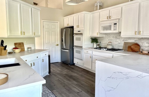 Araby House | Serene Modern Desert Home: Private Pool, Spa, and Backyard - Pet Friendly!