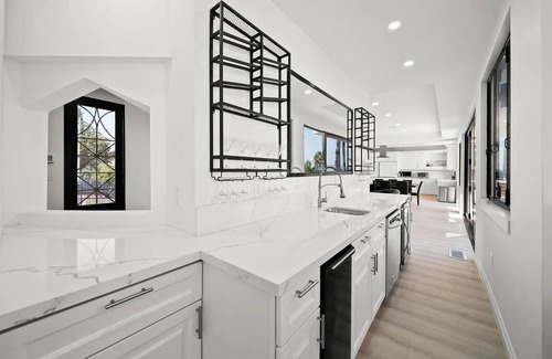Hollywood Hills West House | Serene Mountain Retreat