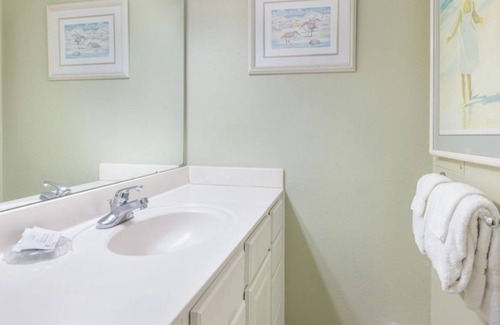 North West Florida Condo | Serene Penthouse unit with Hot Tub and Music, Gulf Front