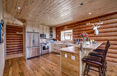 Twin Lakes Cabin | Serene private cabin with WiFi in Twin Lakes - Perfect Mountain Getaway