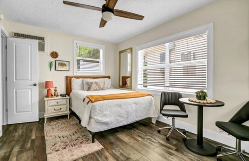 Safety Harbor Hotel | Serene Queen Studio | Safety Harbor Gem