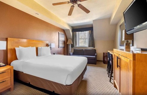South Lake Tahoe Hotel | Serene Retreat in South Lake Tahoe! Swimming Pool, Kitchenette!