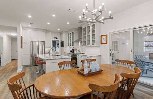 East Beach House | Serene Retreat on East Beach sleeps 6 guests