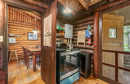 Boothbay Harbor Cabin | Serene Rustic Cabin in the Heart of Sprucewold, close to town