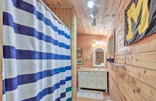 Sunrise Beach Cabin | Serene Sunrise Beach Cabin w/ Private Dock!