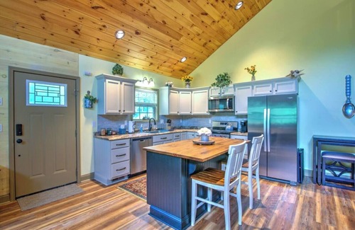 Hampton Cabin | Serene TN mountain getaway nestled on 17 private acres of majestic Appalachian Mountains.