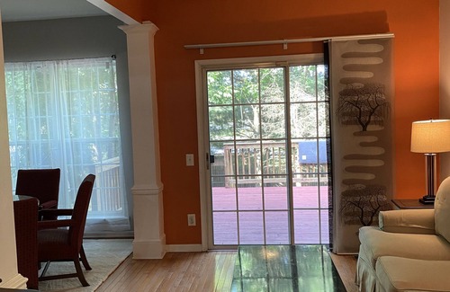 Newark House | Serene Townhome minutes away from Christiana Mall, DE Race Park and Univ. of DE