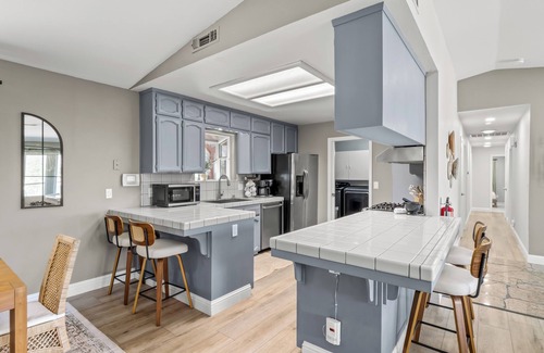 Oakhurst House | Serene Views with Hot Tub, BBQ, Fire Pit, Game Room