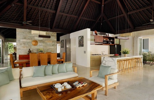 Batubelig Villa | Serenely Luxurious 5 Bedroom Villa, Batu Belig
