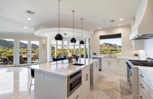 Paradise Valley House | Serenissima – La Dolce Vita above Paradise Valley