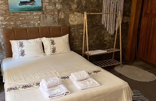 Ayvalik Hotel | Serenita Taş Konak Otel