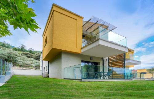 Golden Beach Apartment | Serenity Apartments