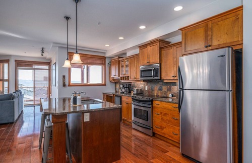 Big White Ski Resort Apartment | 'Serenity at the Snowbird': Your mountain retreat with Ski in/out