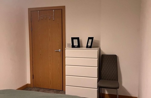 Basildon Apartment | Serenity-ese (Room 1)