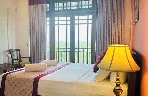 Tennekumbura House | Serenity Hill Oasis