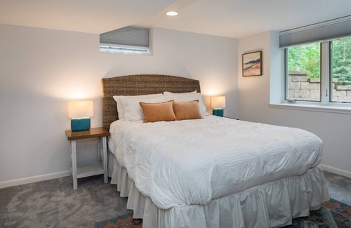 St. Louis Park House | Serenity in the City-3 BR Retreat in Minneapolis; Very Close to 50th & France!
