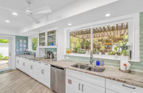 Marathon House | Serenity - Large, Luxurious, Open Water View
