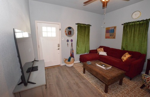 McKinney Cottage | Serenity Now-Downtown McKinney showplace