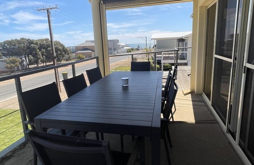 Port Hughes House | SERENITY ON SOUTHEntire double story large family holiday home in Pt Hughes