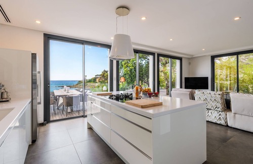 Saint-Aygulf Villa | Serenity villa with private beach access, sea view and heated pool