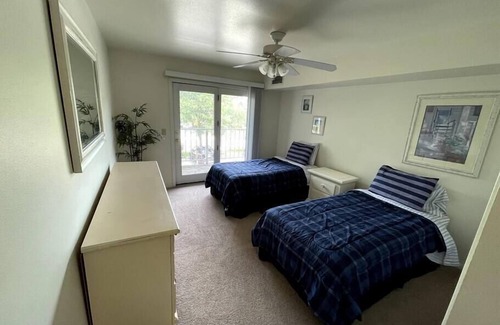 Oshkosh Apartment | Serviced Apartment Steps From The Fox River