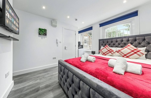 Crouch End Apartment | Serviced Ensuite Room Finsbury Park London N19