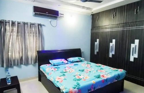 Hyderabad Apartment | Servostay - 3 BHK Fully Furnished Lavish Home with Parking in KPHB Near Forum Nexus Mall
