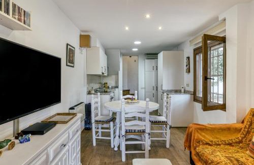 L'Escala House | Set Cases
