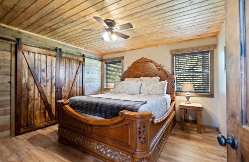 Island Park House | Set the Hook by KABINO Fire Pit Sleeper Sofa Loft 2 Living Rooms Grill WiFi