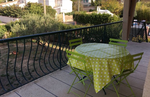 Sete Apartment | SETE rental 500 meters from the beaches, quiet residential area with trees.