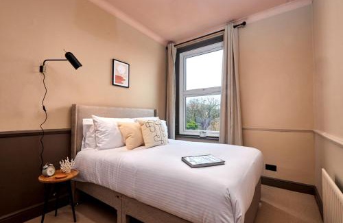 Winchester Apartment | Settle in Winchester - Stylish Self Check-In Rooms