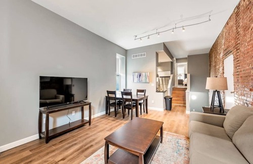 Soulard Apartment | Settle into Soulard! 4 Beds 2 Full baths! (717)
